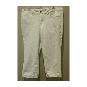 COOL 98% COTTON WHITE CAPRI STRETCH JEANS 14